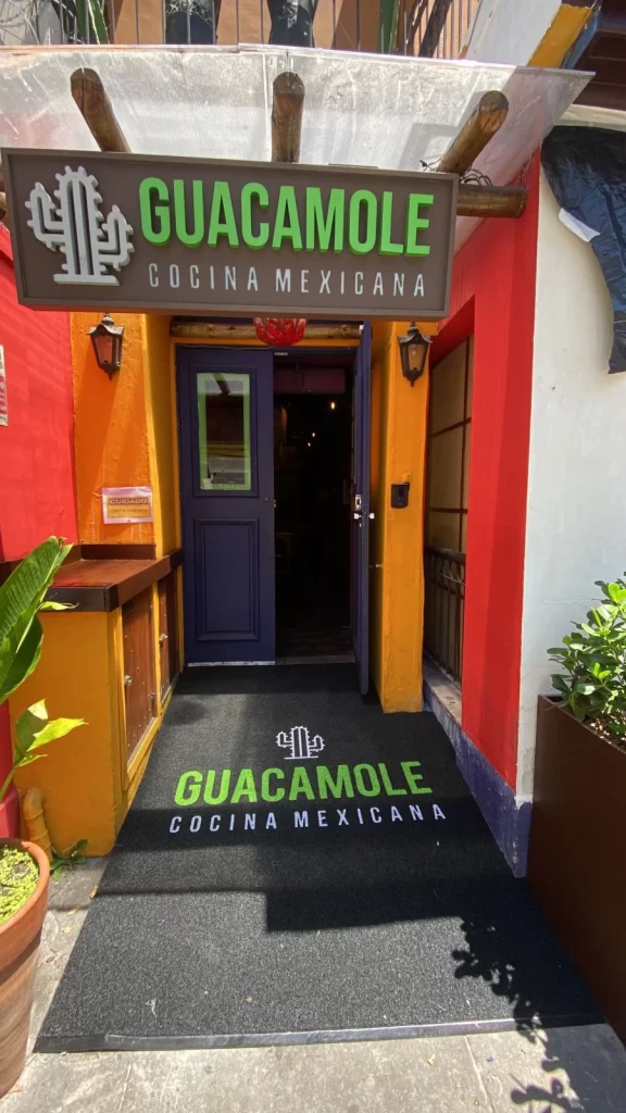 Tapete para entrada de restaurante Guerma Tapetes — modelo resistente e antiderrapante, ideal para grandes fluxos.