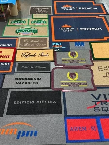 Tapete personalizado com logomarca Guerma Tapetes — modelo corporativo sob medida, resistente e antiderrapante, ideal para empresas e instituições.